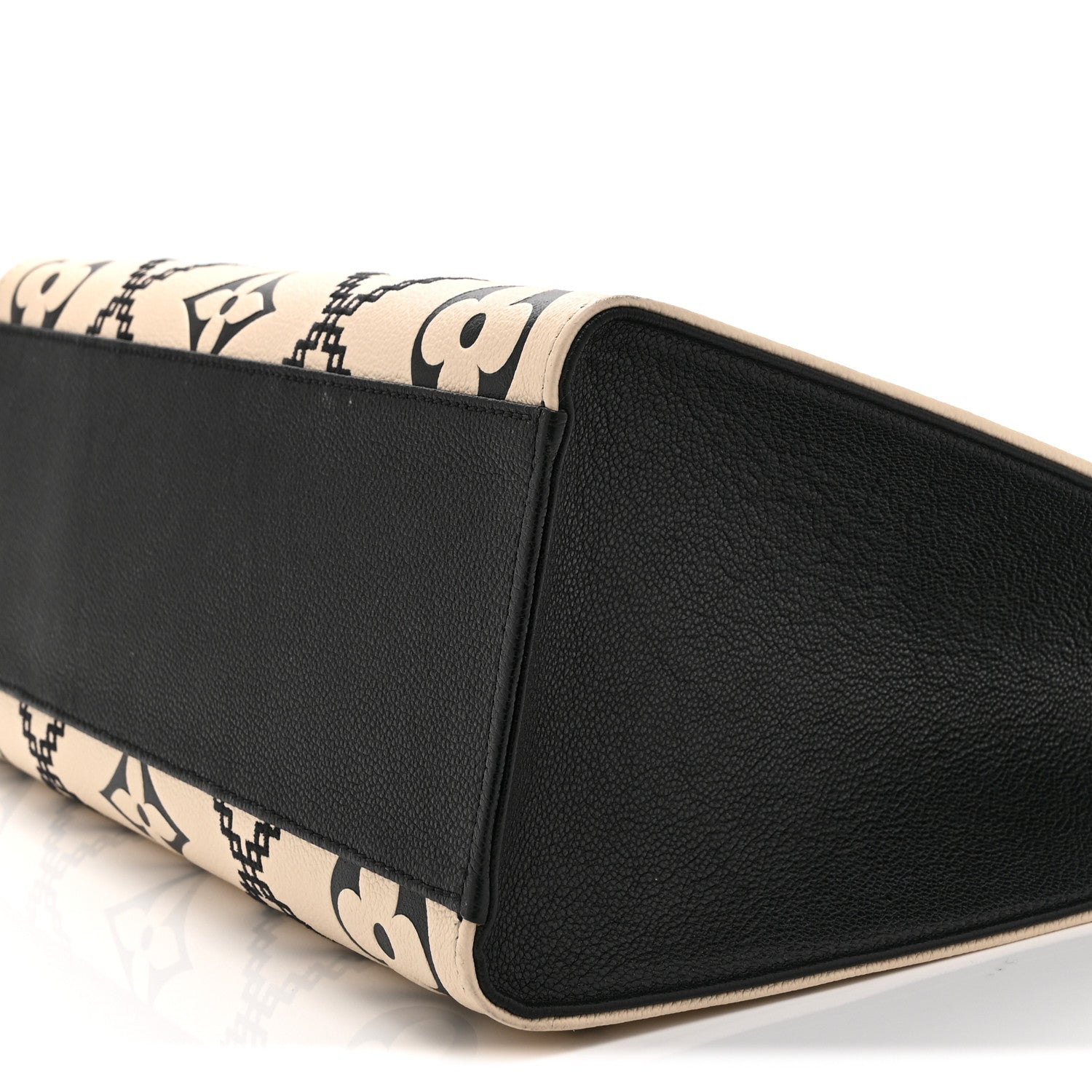 Empreinte Monogram Giant Broderies Onthego MM Cream Black