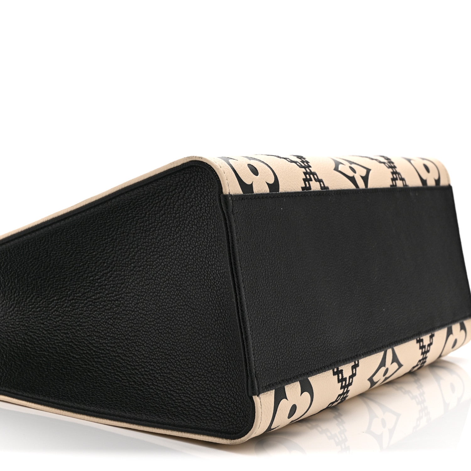 Empreinte Monogram Giant Broderies Onthego MM Cream Black