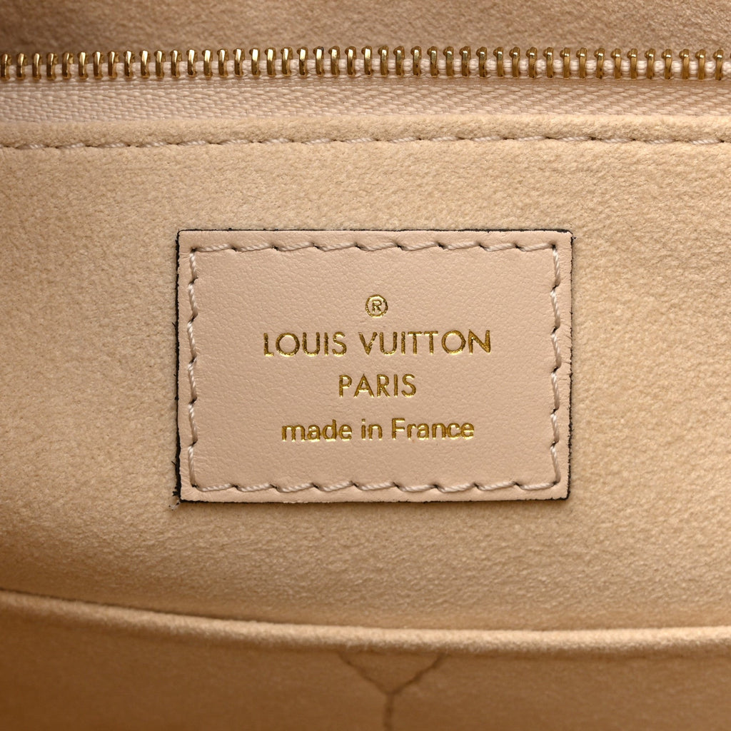 Empreinte Monogram Giant Onthego MM Creme